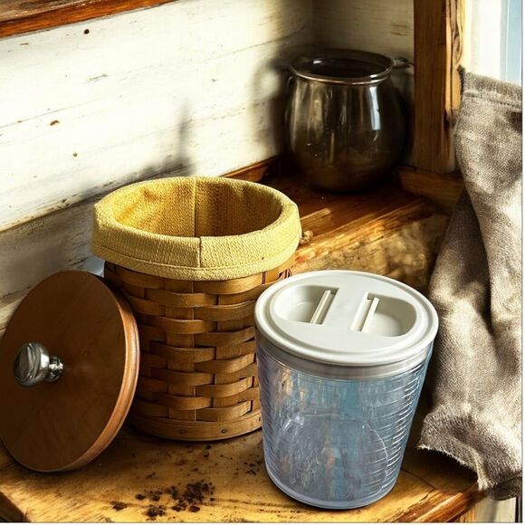 Longaberger Basket Canister w/Wood Lid & Plastic Insert/Air Tight Lid and Liner - Picture 7 of 7